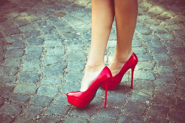How to Dress Like an Upper East Side Socialite